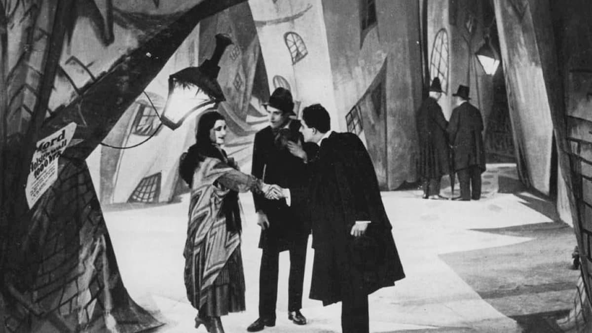 Dr. Caligari’nin Muayenehanesi (1920) filminden bir sahne
