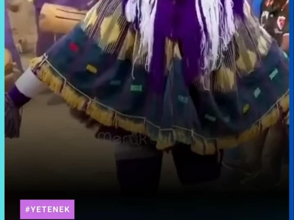 Üstü Sabit Altı Işık Hızında! Bu Dansı Yapmak İmkansız!