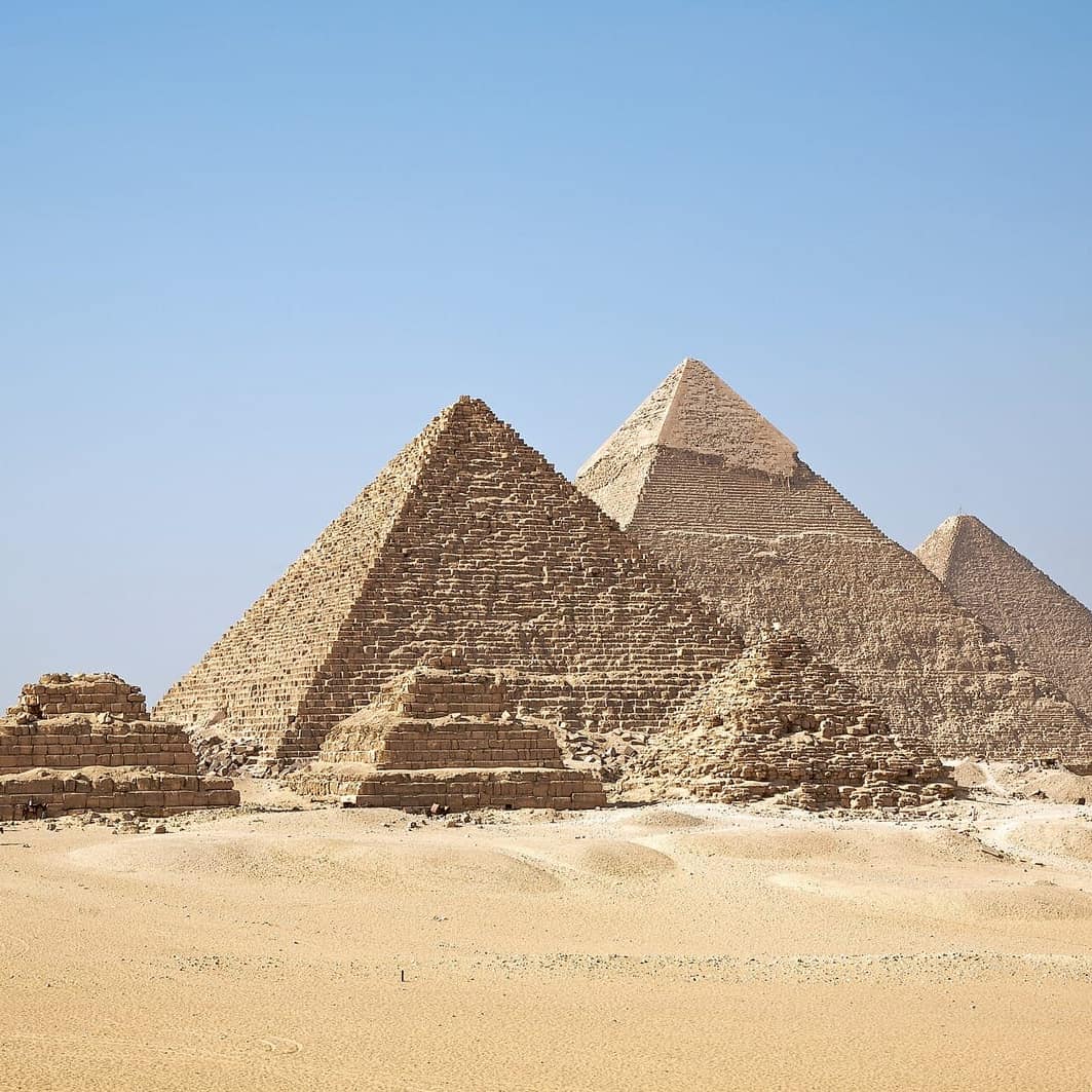 Giza piramitleri