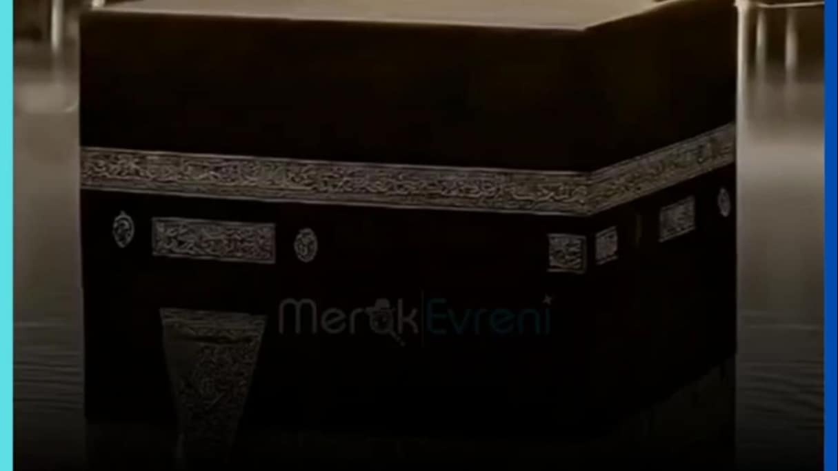 Mekke Selinde Kulaç Atan Çocuk! Kabe Tarihinin En İlginç Fotoğrafı!
