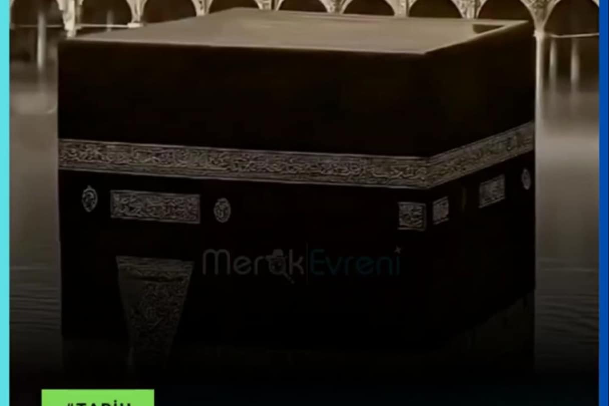 Mekke Selinde Kulaç Atan Çocuk! Kabe Tarihinin En İlginç Fotoğrafı!