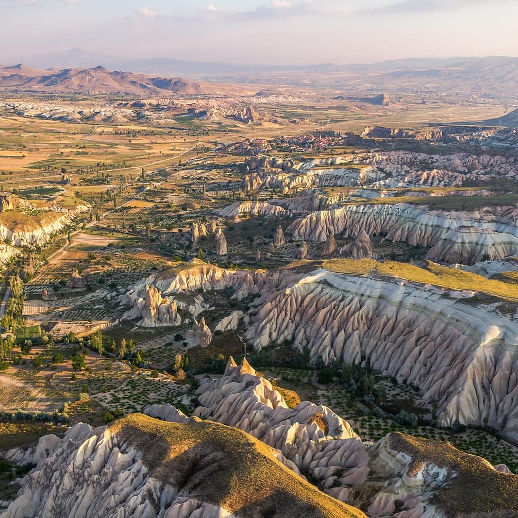 Kapadokya vadilerinin havadan görünümü