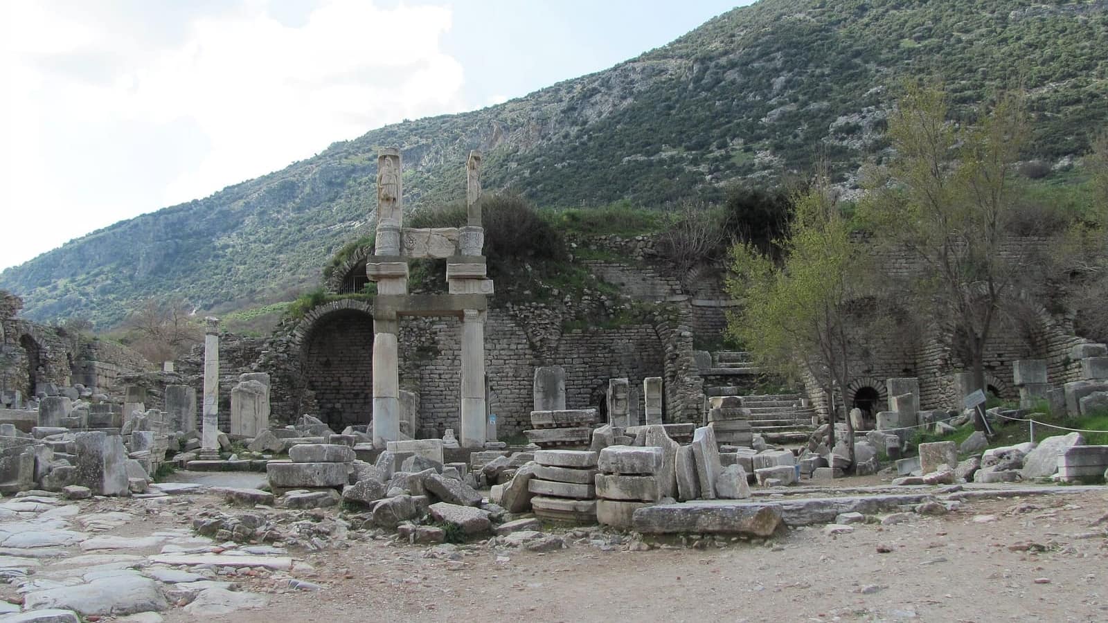 Efes Antik Kenti kalıntıları