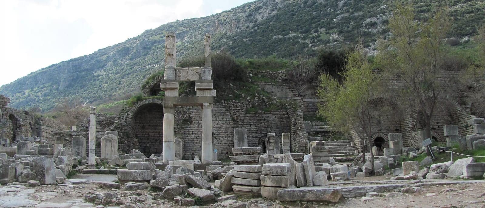 Efes Antik Kenti kalıntıları