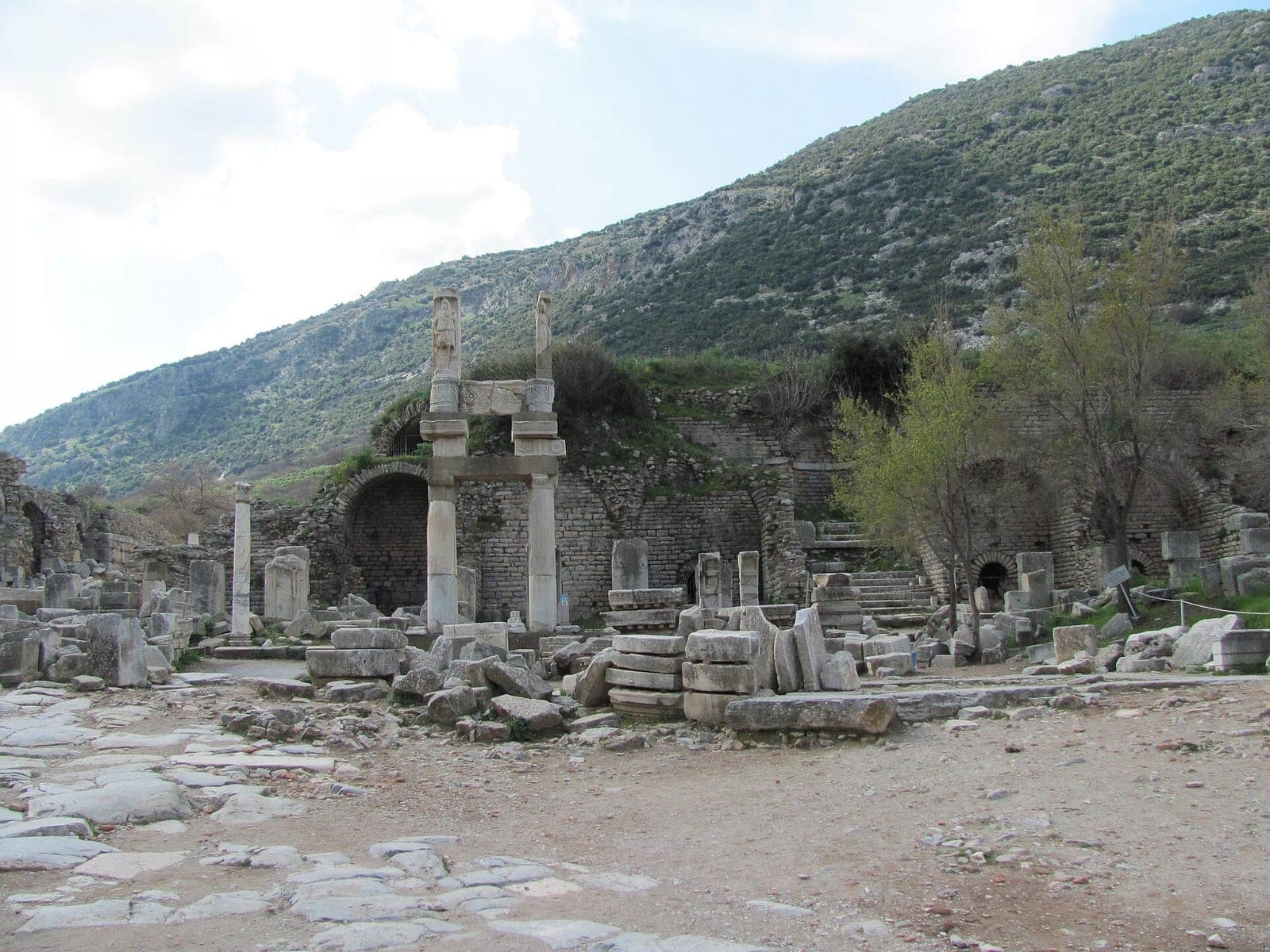 Efes Antik Kenti kalıntıları