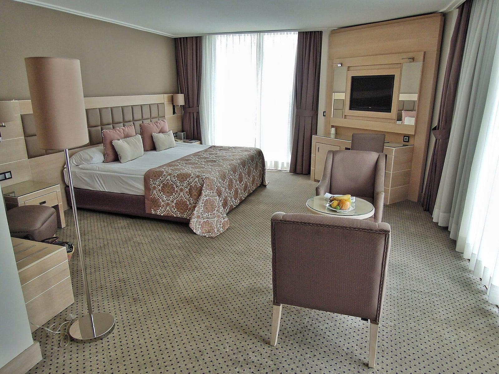 Deniz manzaralı otel odası